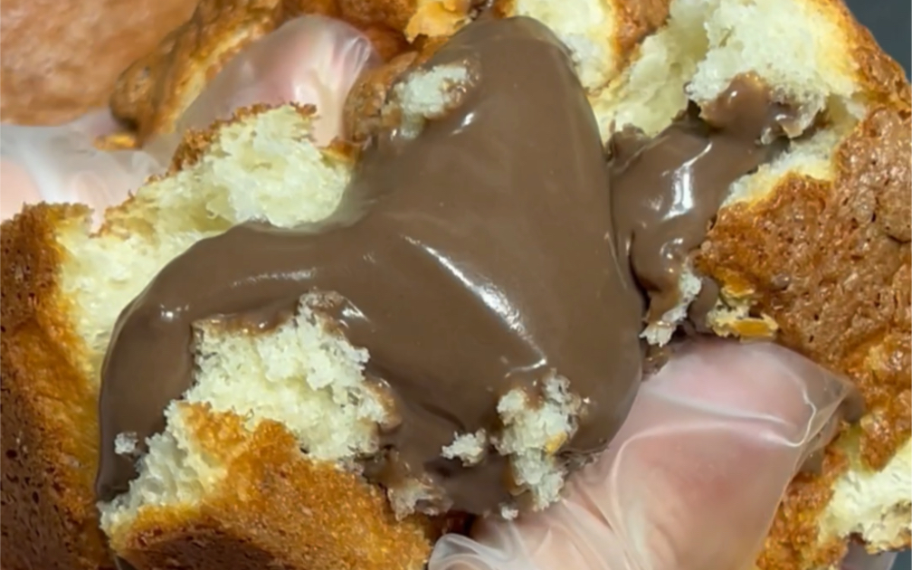 面包巧克力酱流出的一瞬间,你们爱了吗?