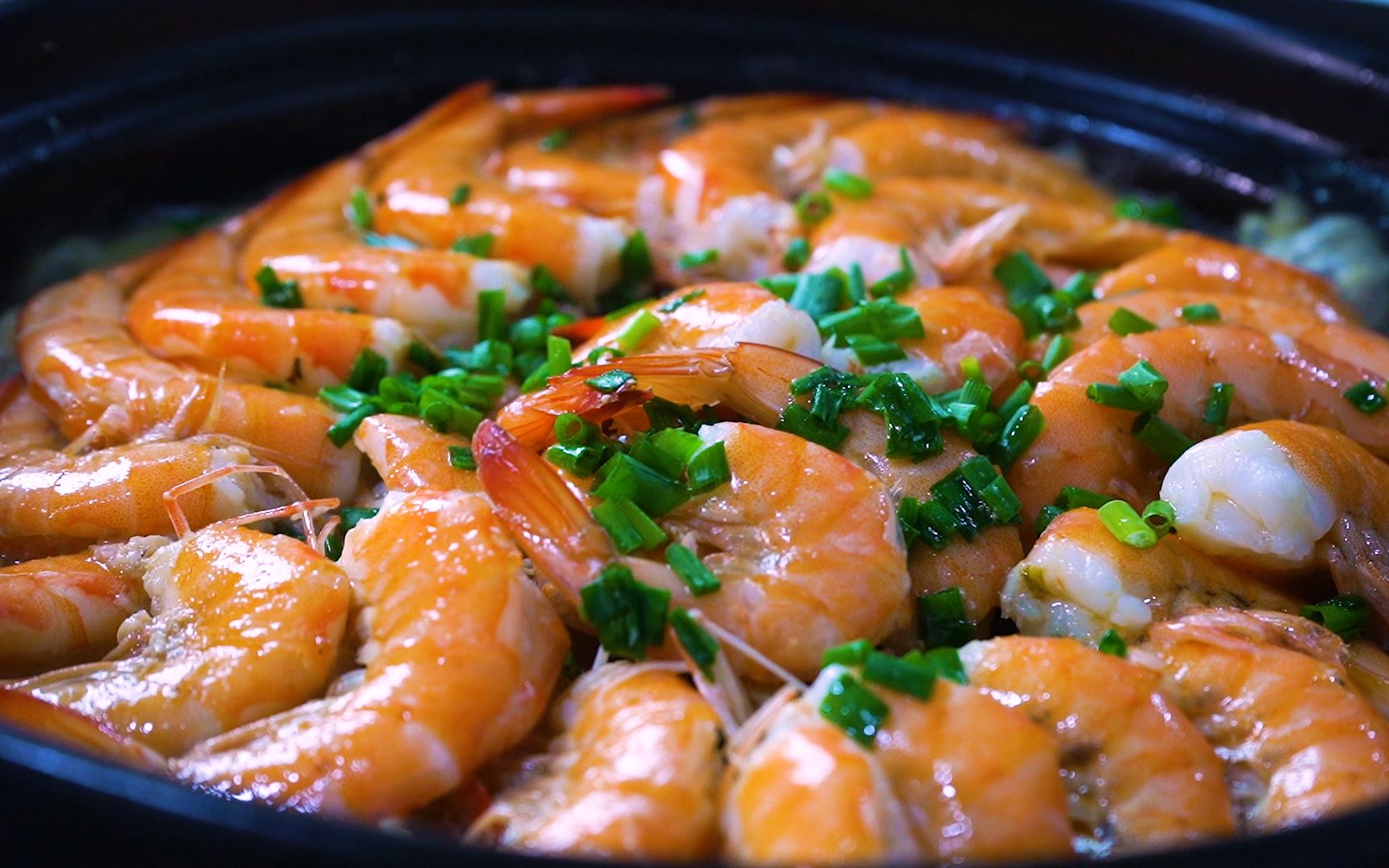 家常菜萝卜鲜虾煲的做法,汤汁鲜美萝卜清爽,家人隔三差五点名吃_哔哩