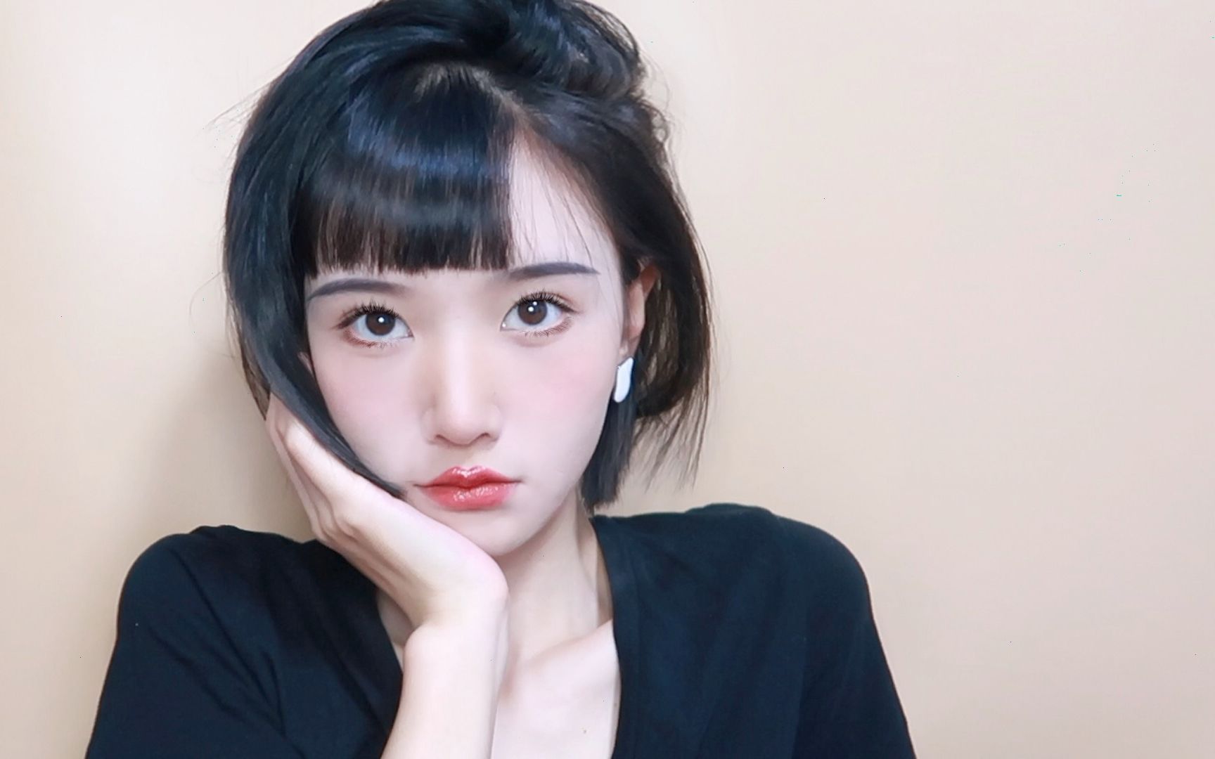 再伤心也要美美哒!p.s.刘海是理发师的错,说好了只剪一点点!