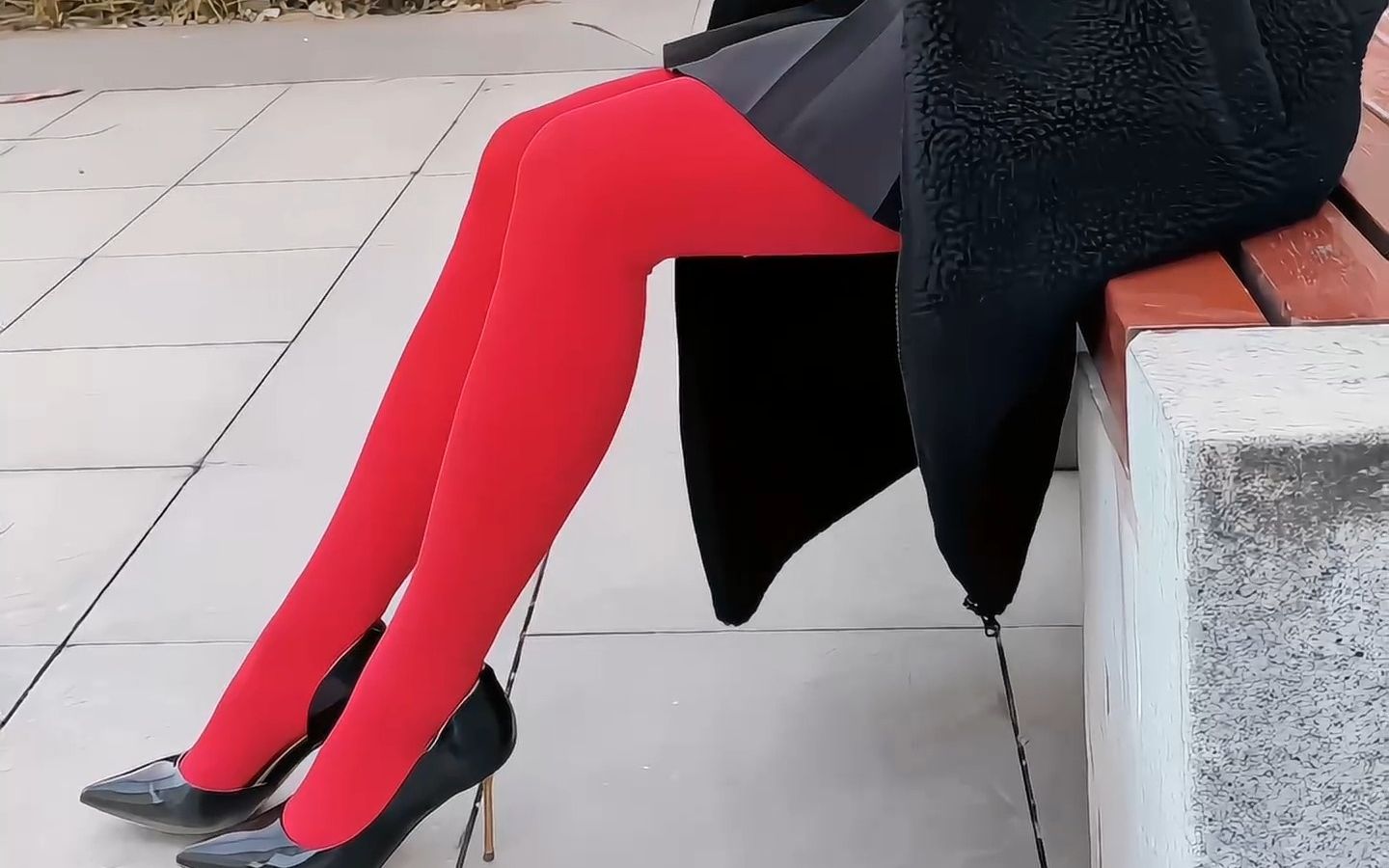 这样的红色裤袜好看吗?能打几分?