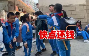 Descargar video: 揭秘小学生高利贷