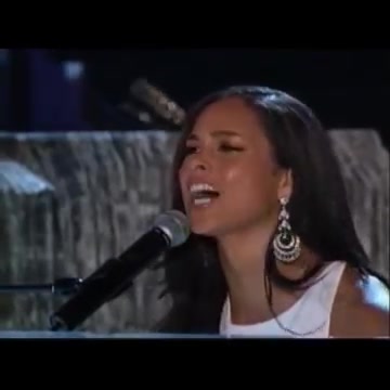 [图]【Live Grammy】枪姐 Alicia Keys 2005年格莱美现场表演 If I Ain't Got You / Georgia On My Mind