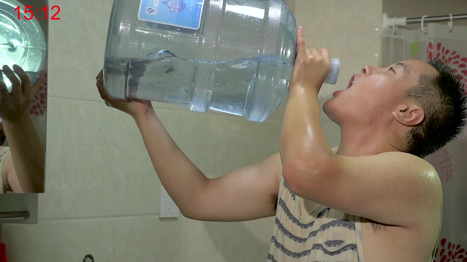 【广告达人】这么牛逼的桶装水,老衲也是醉了.