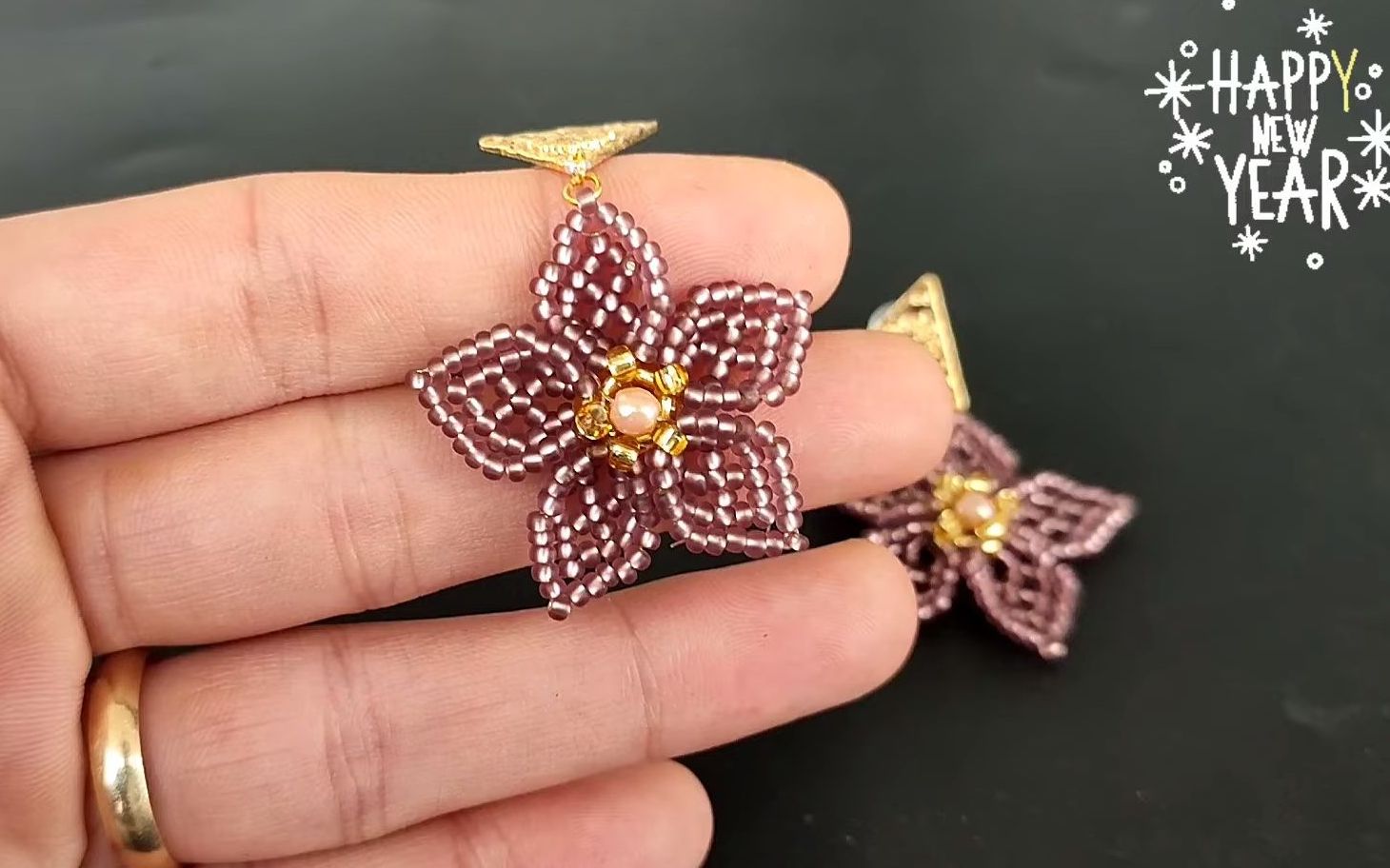 米珠串珠五瓣花耳环挂件//手工教程/flower earrings