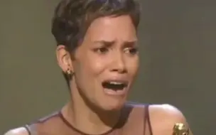 Download Video: 哈利贝瑞 2002年第74届奥斯卡最佳女主角获奖感言 Halle Berry Wins Best Actress  74th Oscars (2002)