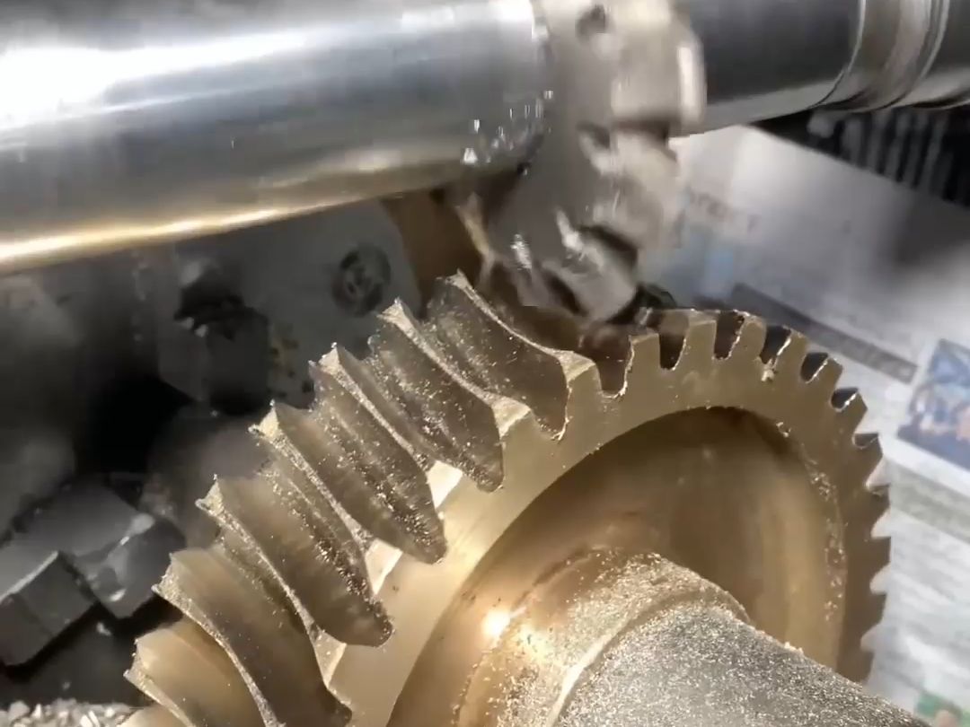 30s看老铁用盘形齿轮铣刀加工出蜗轮