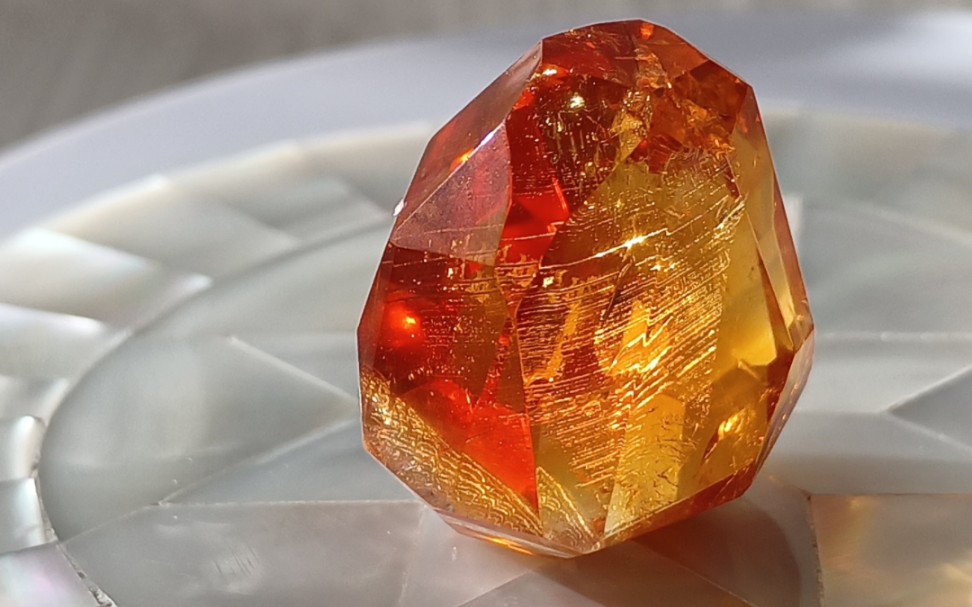 浓橙巴西黄水晶