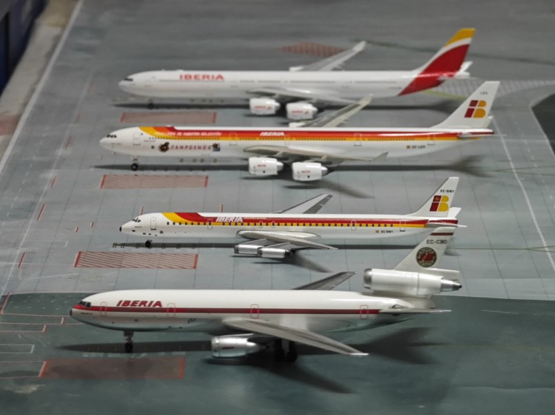 ph伊比利亚航空a340-600飞机模型开箱