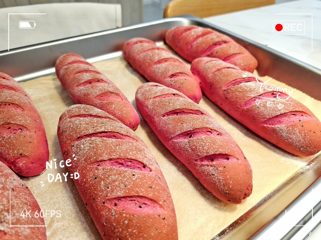 粉嫩的火龙果面包#希望2024能有更多时间烘焙