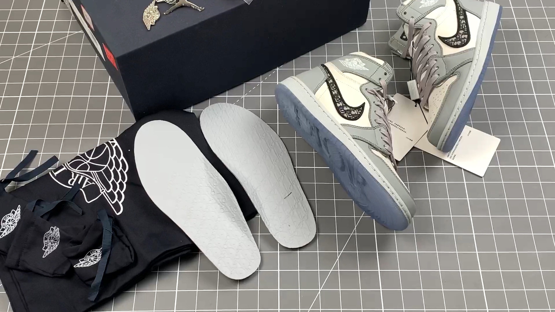 aj迪奥联名包装视频预览