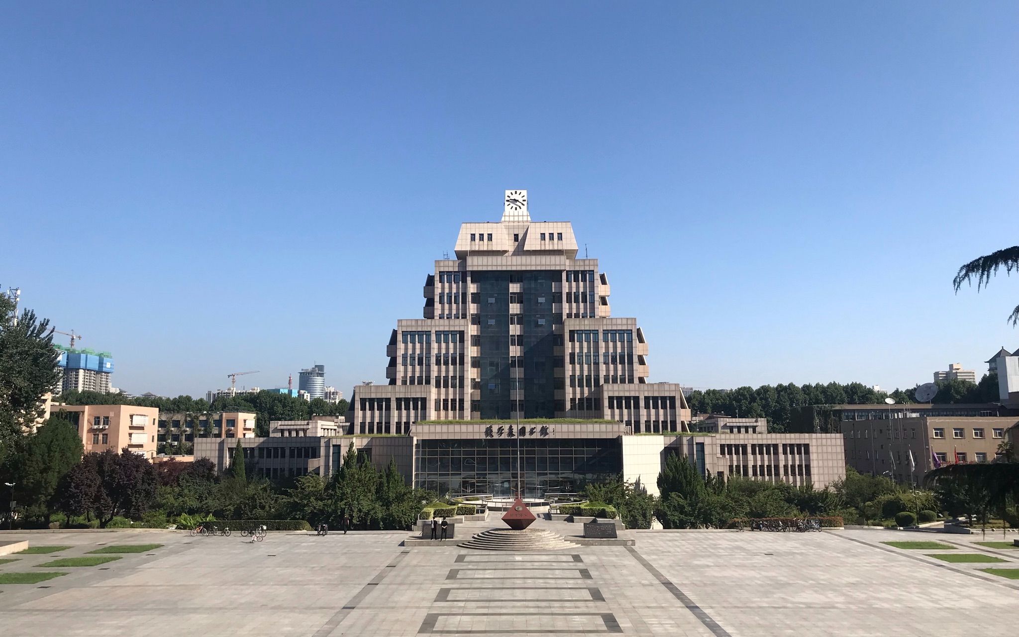 西安交通大学壁纸校门图片