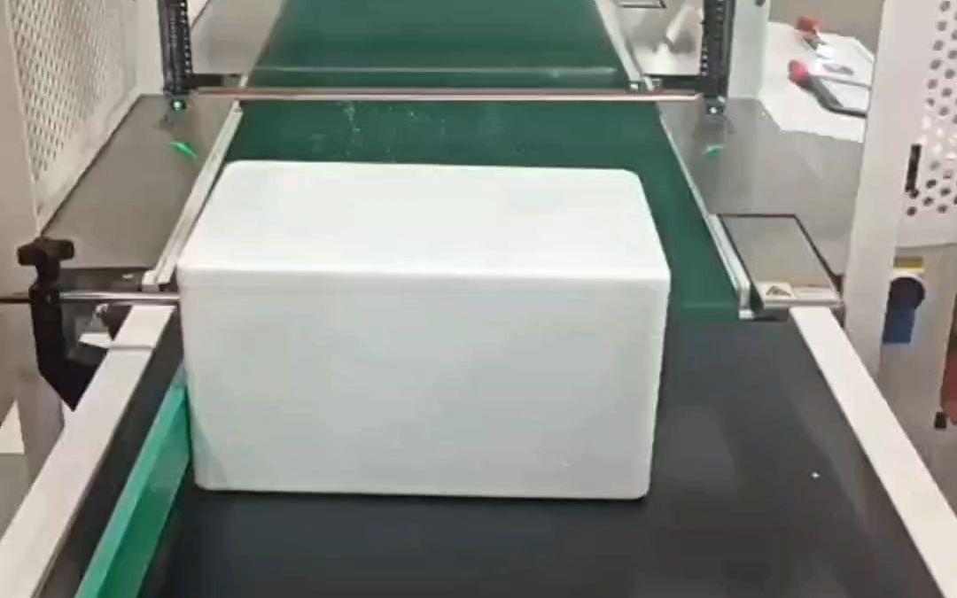 泡沫箱封箱覆膜收缩流水线,适合于冷链冻品预制菜云仓客户