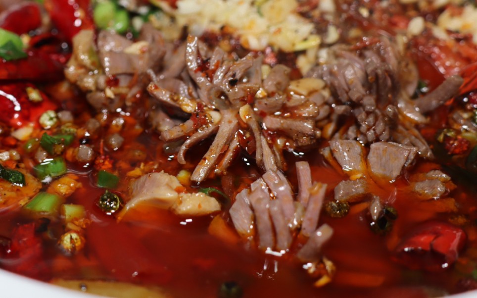 水煮郡花,麻辣鲜香脆嫩爽口,一道下酒又配饭的美食