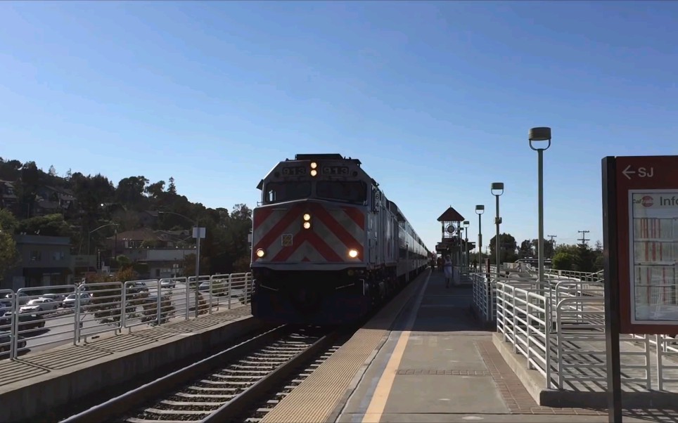 [图]［美國鐵路］Caltrain晚高峰時期的特快列車@ Belmont車站