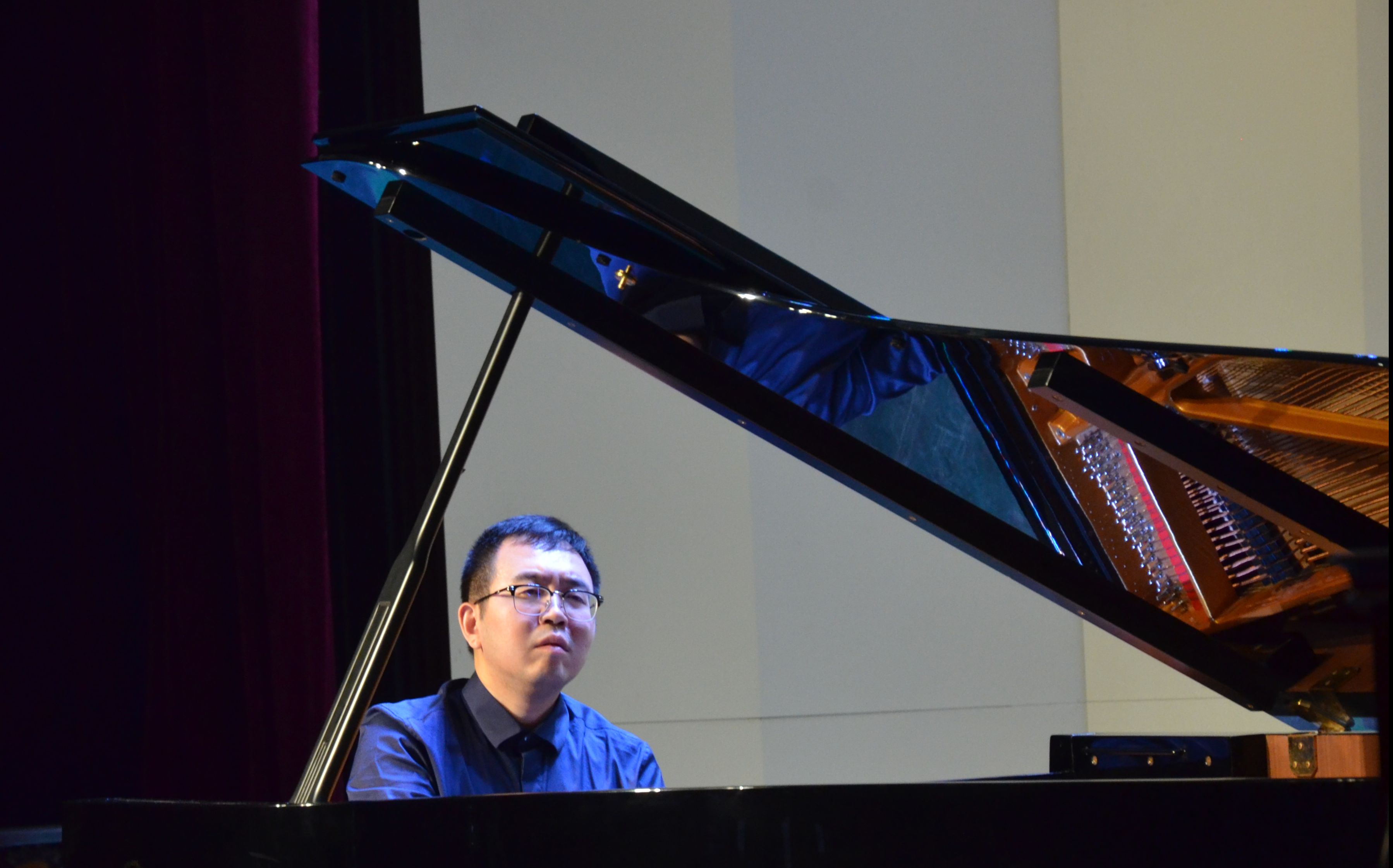 钢琴广西师范大学珠江恺撒堡奖学金颁奖仪式暨涂宇亮巡回钢琴音乐会