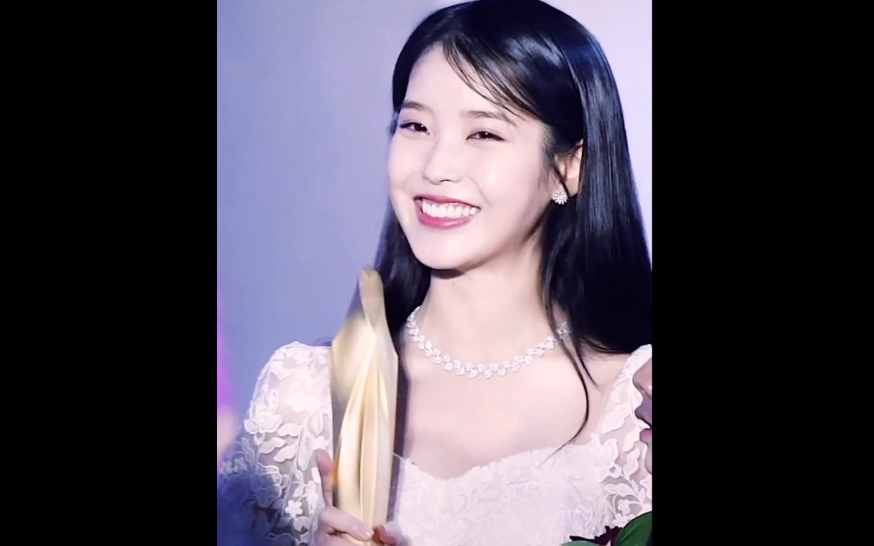 【iu】姐姐笑起来太治愈了