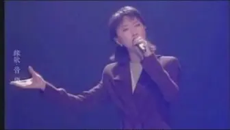 每次听到这首歌，莫名的伤感……为什么相爱的两个人，留不佳一个褪色的……