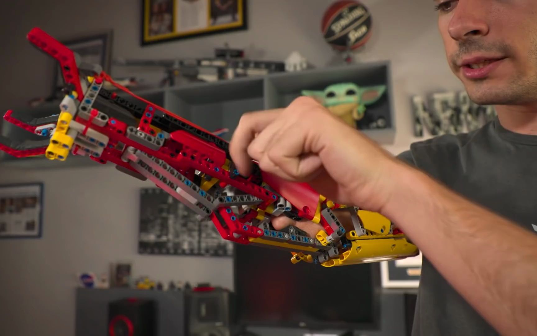 给一个 8 岁的孩子一个新的乐高手臂