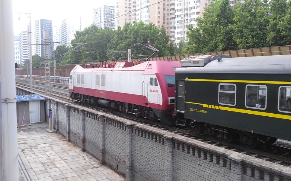 京局京段ss9g-0049牵引客车k7707出北京西站