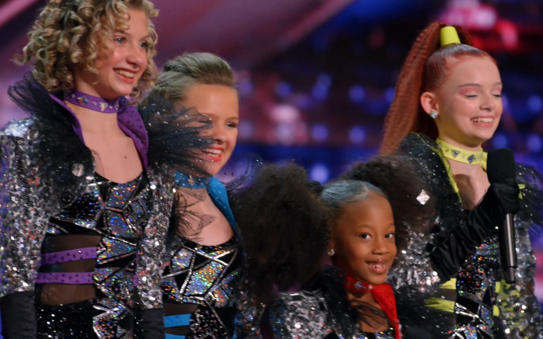 [2021美国达人秀]小女孩舞团带来活力舞蹈- 第16季原创中文字幕