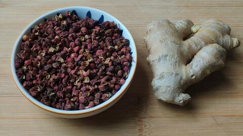 生姜加花椒 百岁老中医的养生秘诀 每天吃一点 睡眠好精神棒 哔哩哔哩