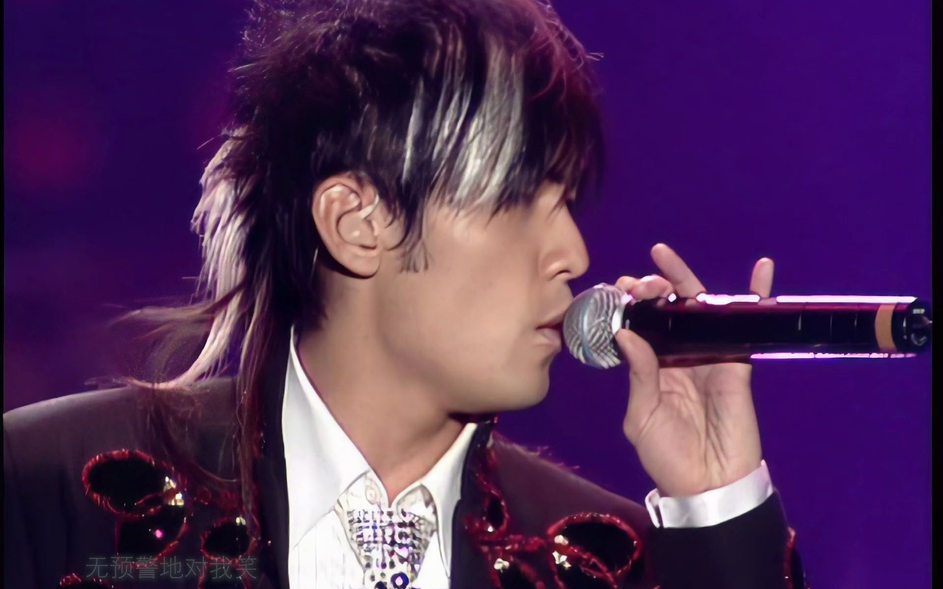 03周杰伦她的睫毛无与伦比2004年演唱会