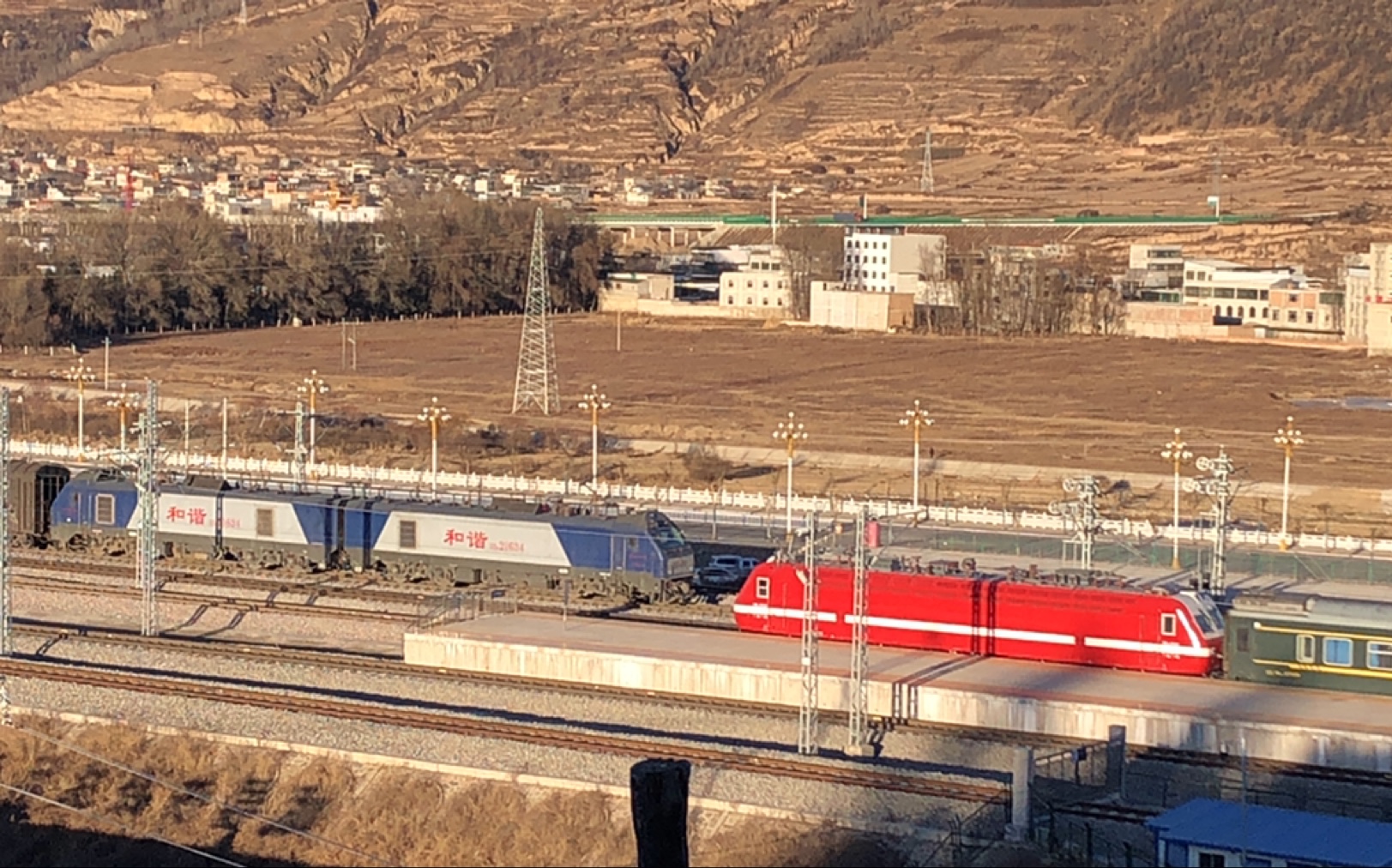 【铁路随拍】兰渝铁路岷县站列车通过记录