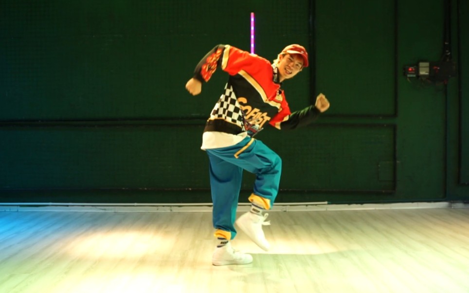 用hiphop简单帅气又沙雕的动作跳魔动闪霸对手会怎么样