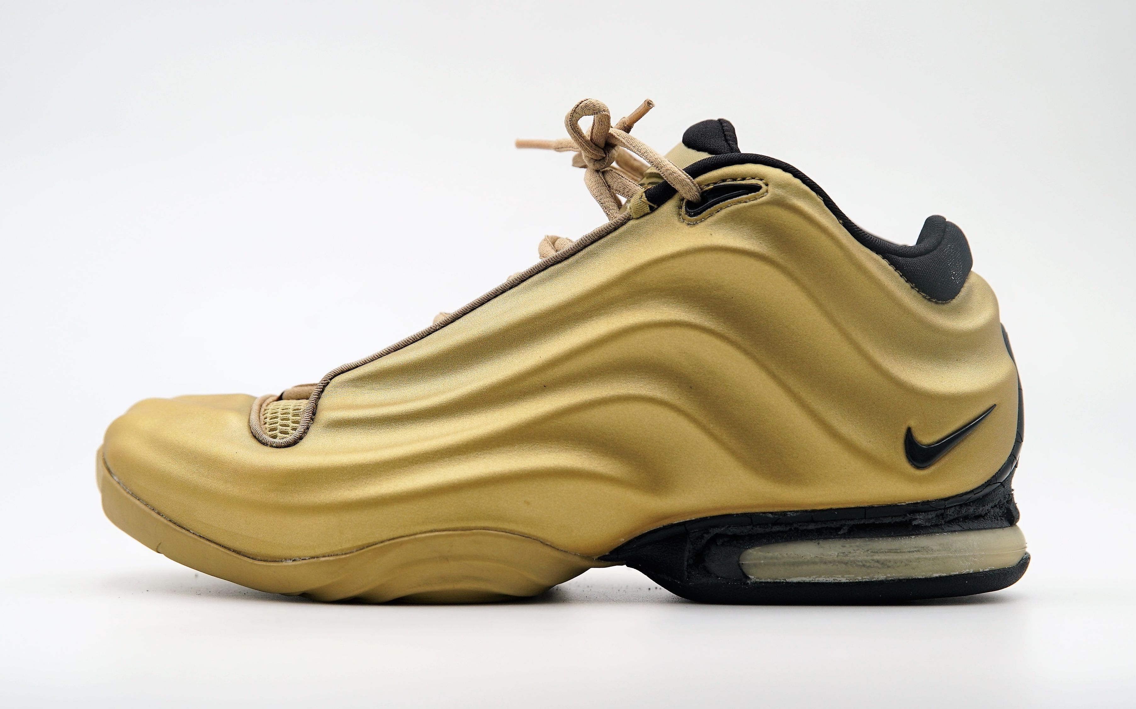 17年前的绝版老鞋,穿一脚5000块就没了/nike金盔甲air signature