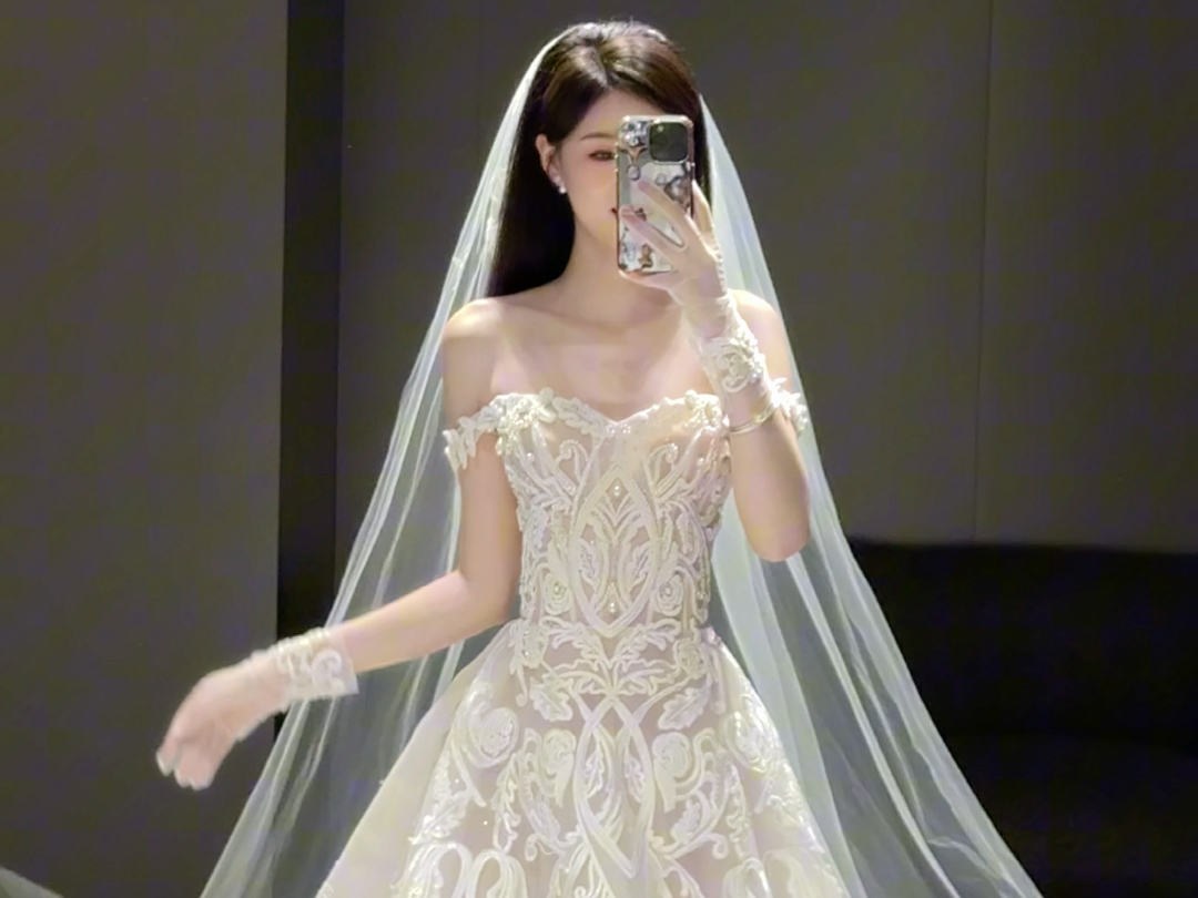 南京新娘们都一见钟情的复古蕾丝婚纱