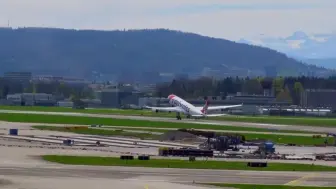 Télécharger la video: 瑞士雪绒花航空一架空客A340-300在起飞时遭遇严重风切变。