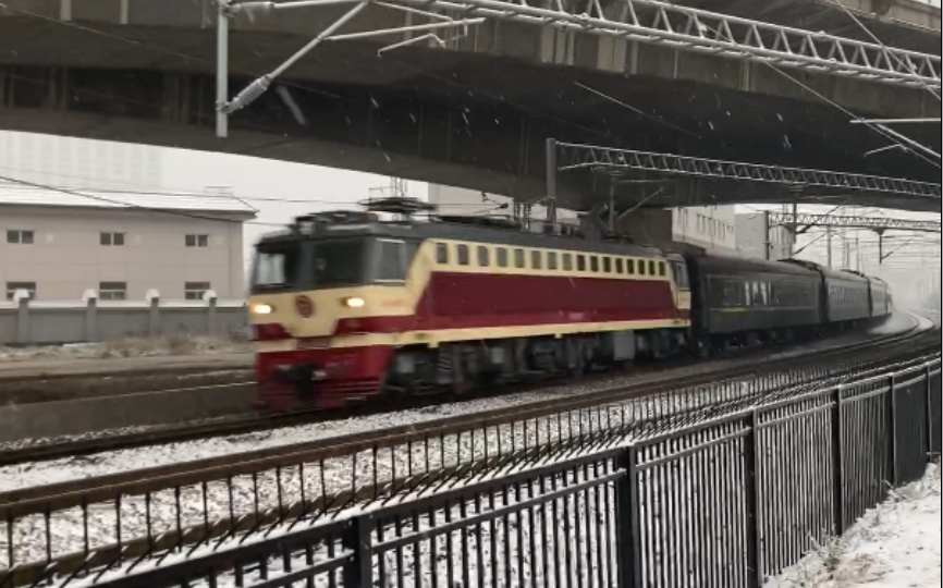 活动作品雪中ss7c牵引k8162次行驶在陇海四线上