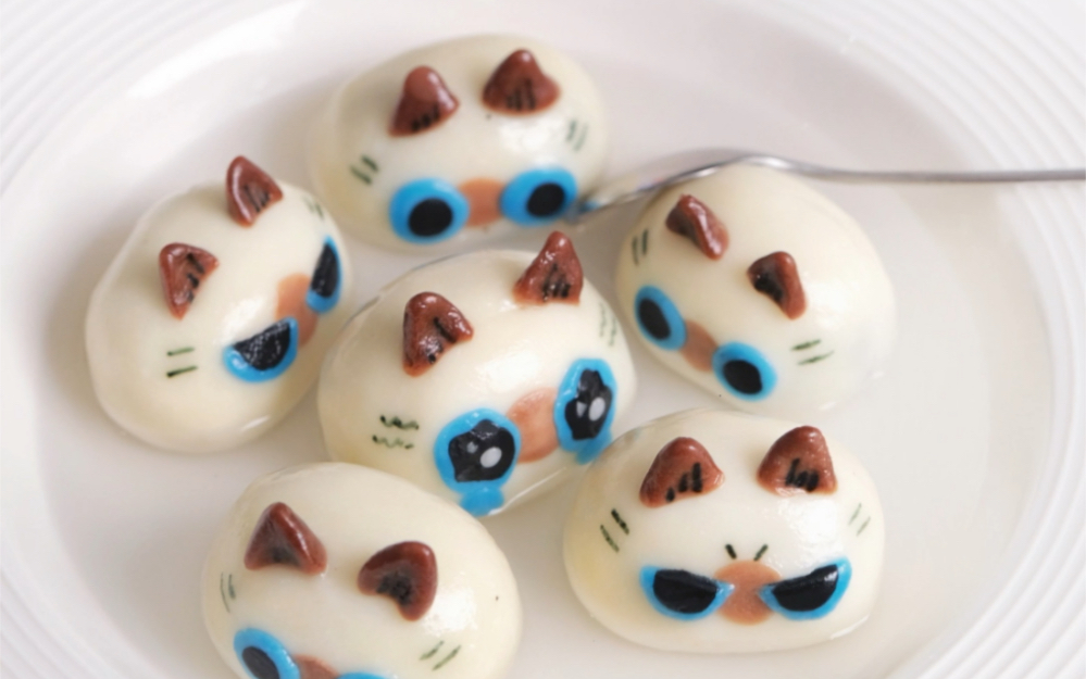 把猫猫一锅煮了09一口一个炫光黑心猫～黑芝麻汤圆猫