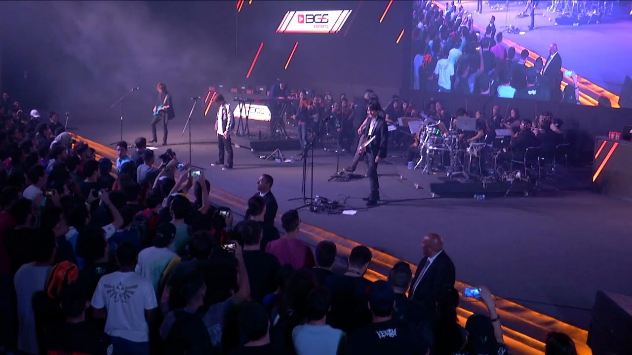 [图]天堂破碎 Heavens Divide 现场版 (Live at Brazil Game Show 2019)