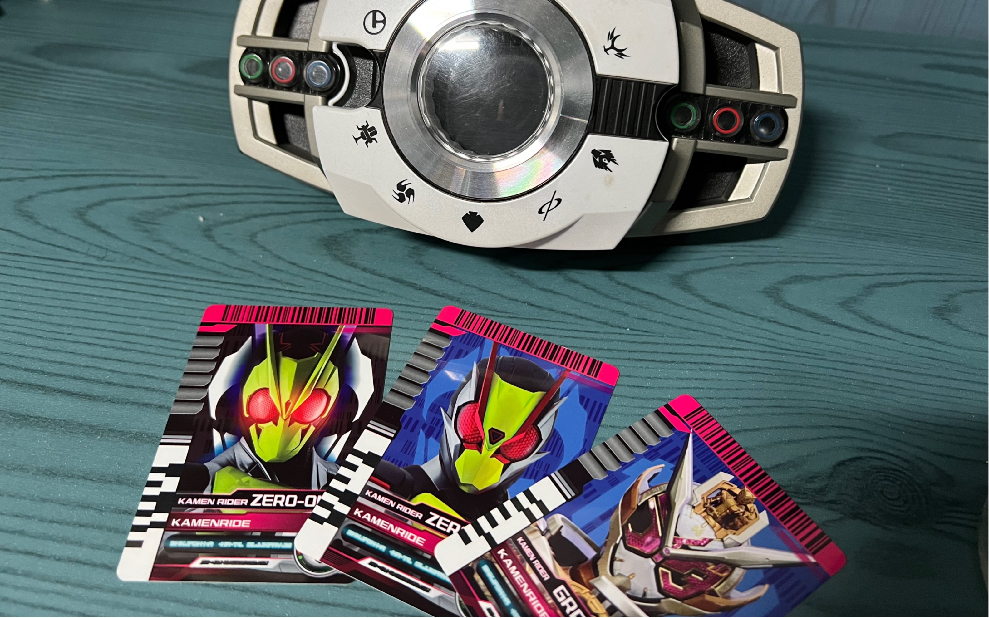 假面骑士decade白帝腰带品红套送的那三张卡到底有什么音效