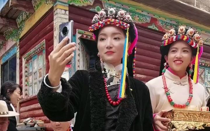 藏式婚礼,丹巴旺姆的姐姐格桑拉姆去参加了