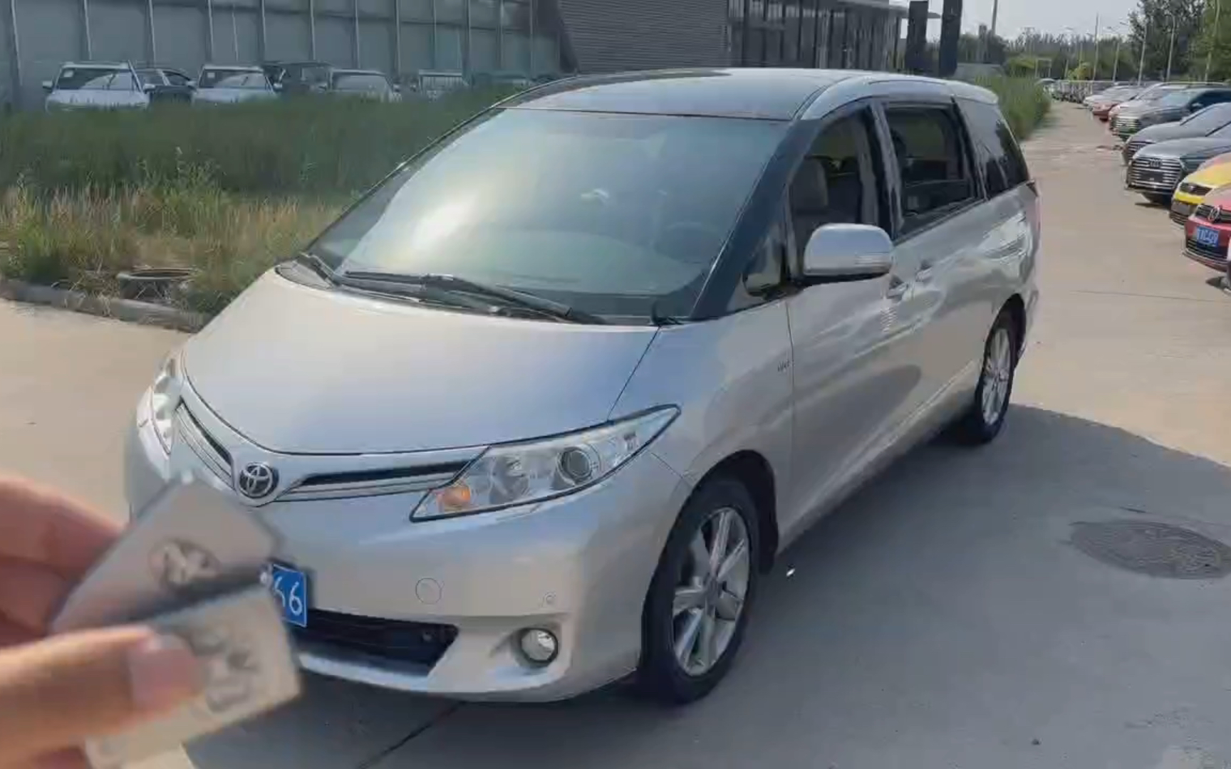 日本原装进口2009年款丰田大霸王普瑞维亚Toyota Previa 2.4L VVTi,真是一代经典MPV啊,空间超大,能坐七人,在宝岛台湾也是拼车计程车哔哩哔哩...