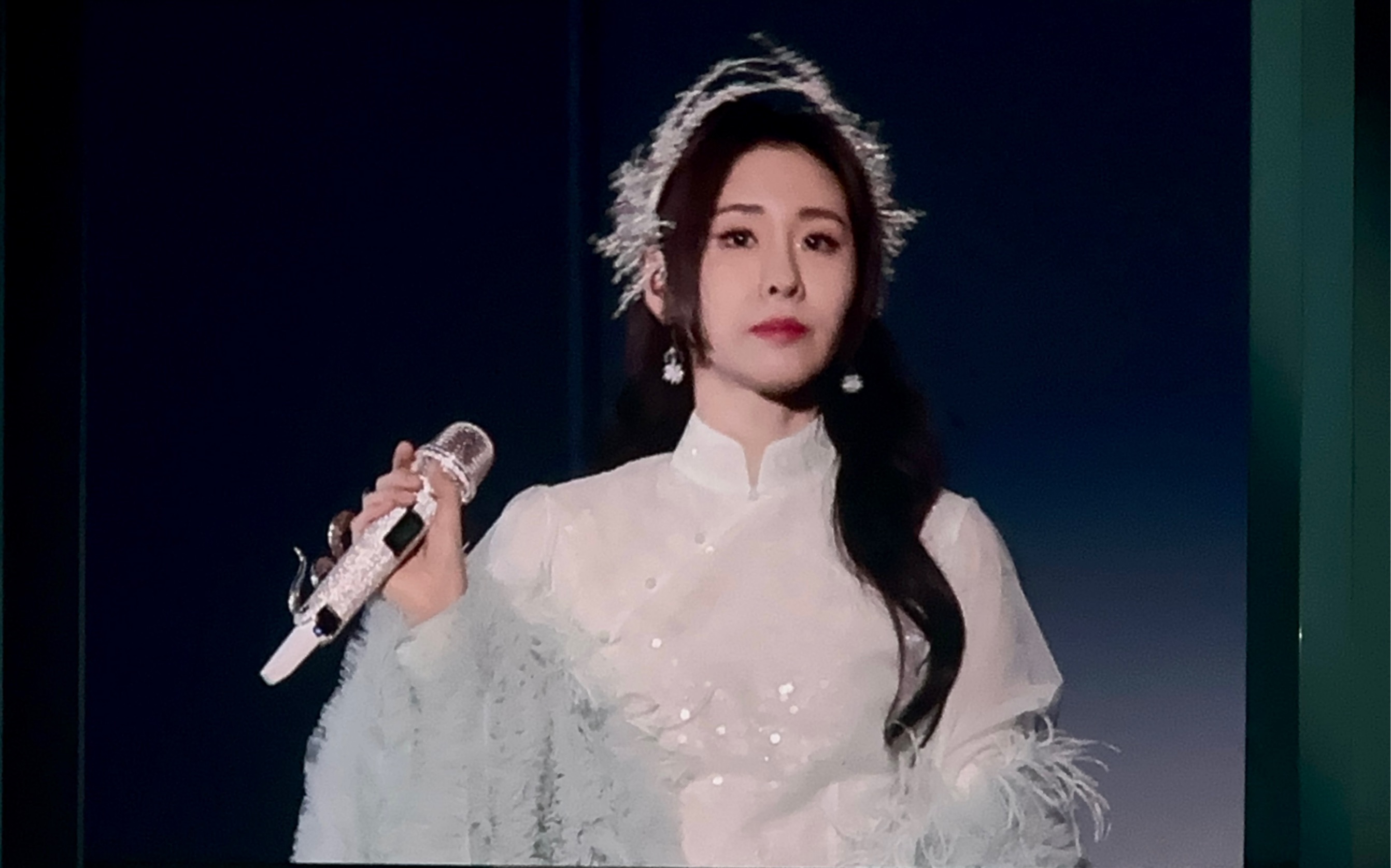 张碧晨《逢生》|"心房最灰暗的地方,有希望总在绽放"