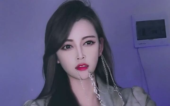 东南亚吊链舞,怎么感觉我自己有点傻傻的