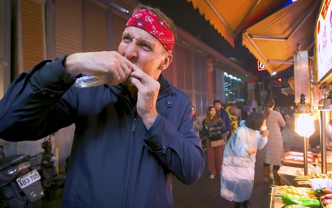 老外在中国自从这群歪果仁迷上了中国夜市小吃后大呼太好吃了