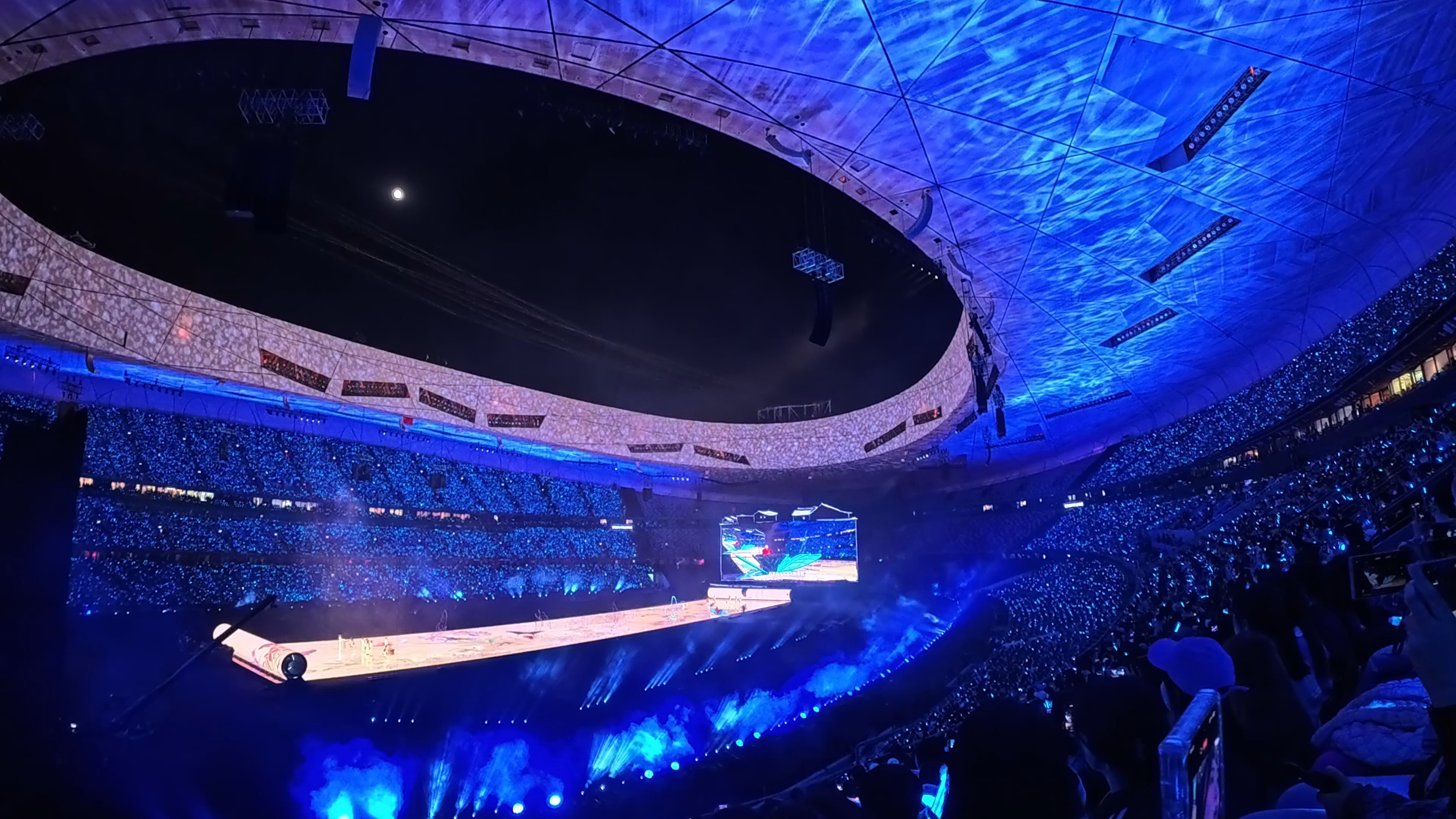 张艺兴鸟巢演唱会全景视觉左