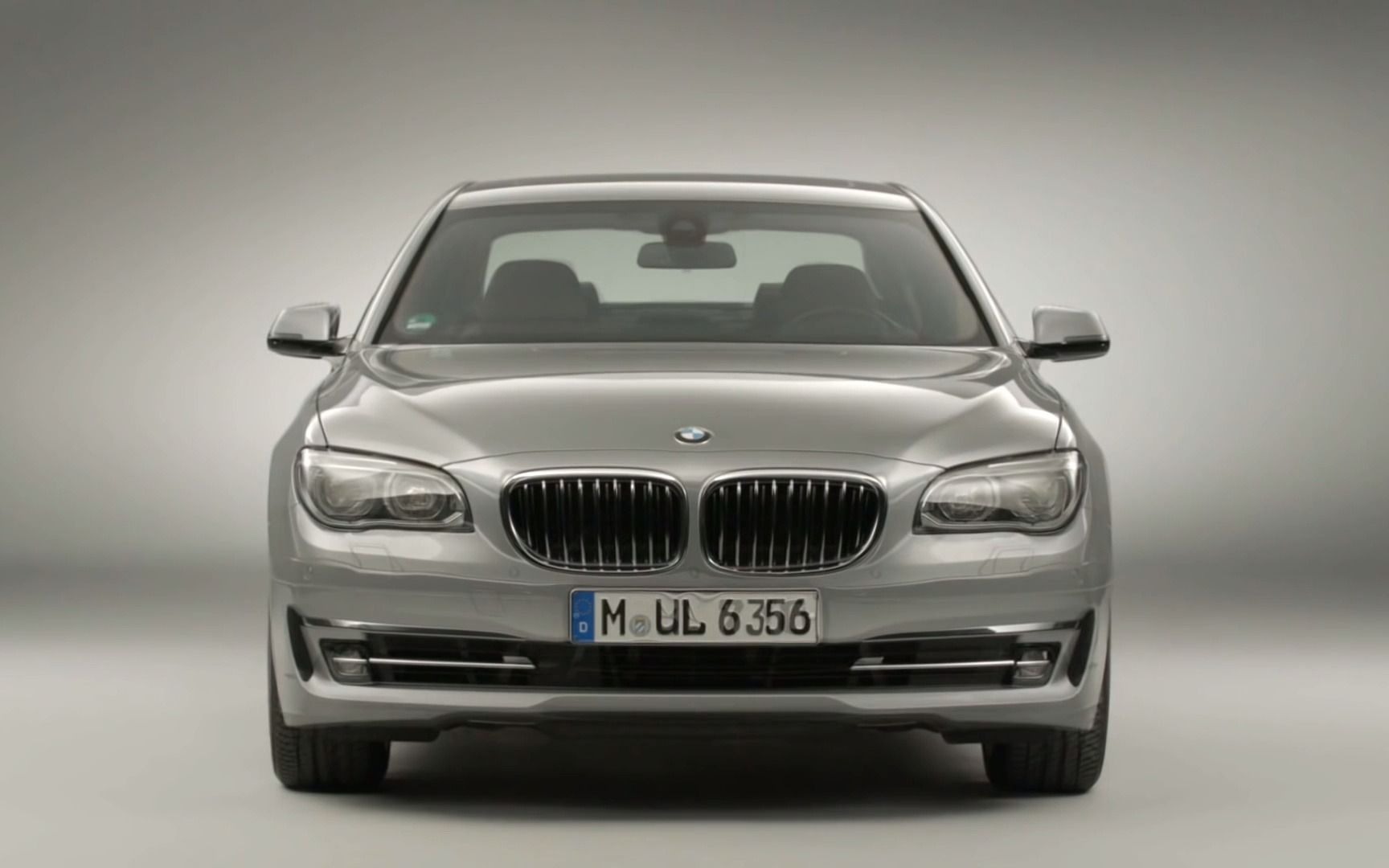 宝马7系历代变化watch bmw 7 series morph through all of its