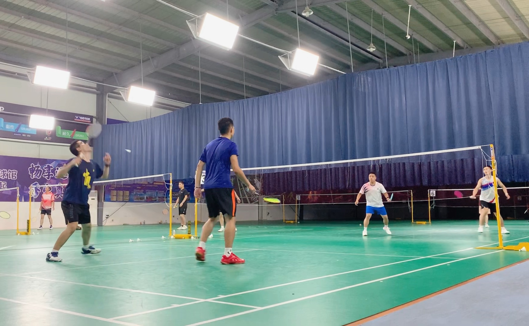 可不可以不要那么多卧槽呀?#羽毛球男双 #业余羽毛球 #羽毛球双打