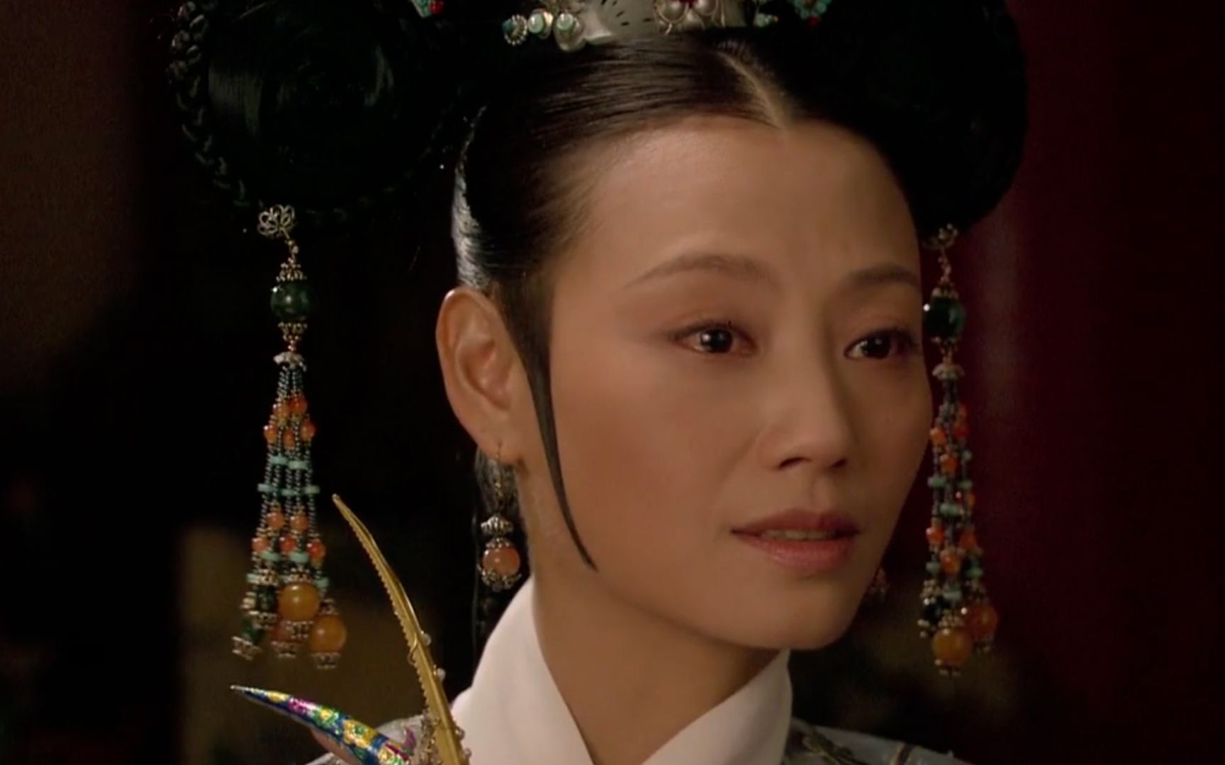 皇上捏端妃的肩膀她一副生无可恋的表情究竟是何用意