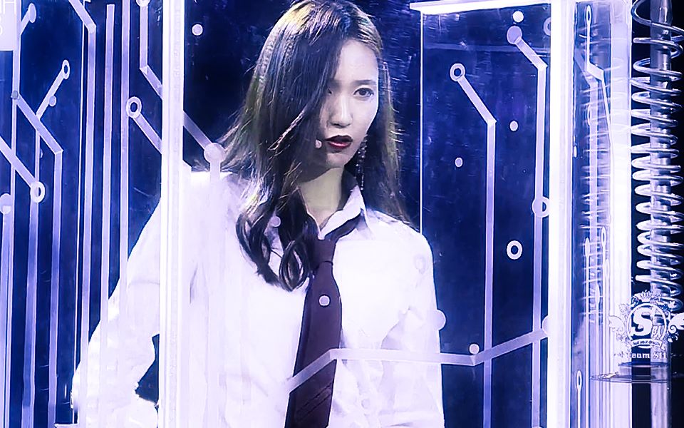 【吴哲晗】《hold me tight》 白衬衫超a机器人