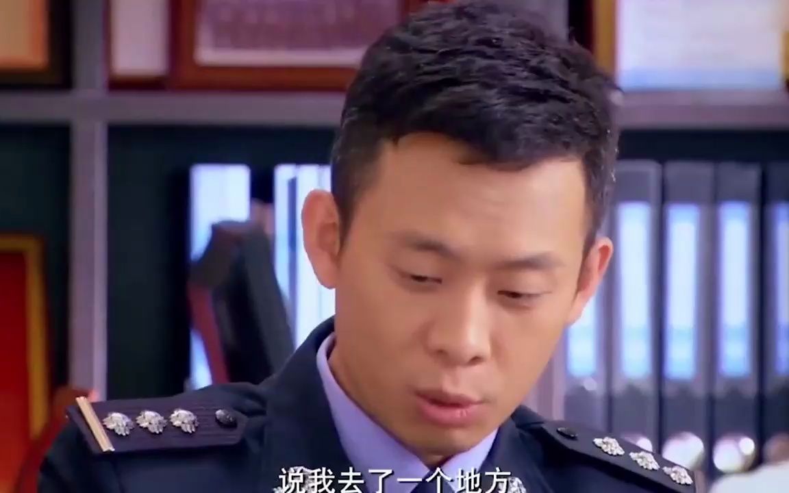 舅妈一进警局就揍外甥,警察都傻眼了,没想到舅妈比外甥还年轻哔哩哔哩bilibili