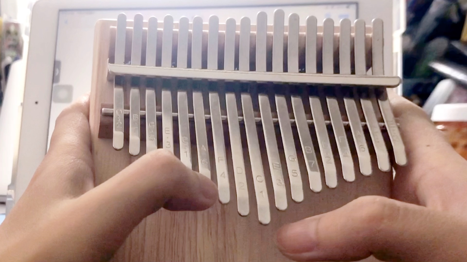 活动作品卡林巴琴拇指琴练习一小小段卡农