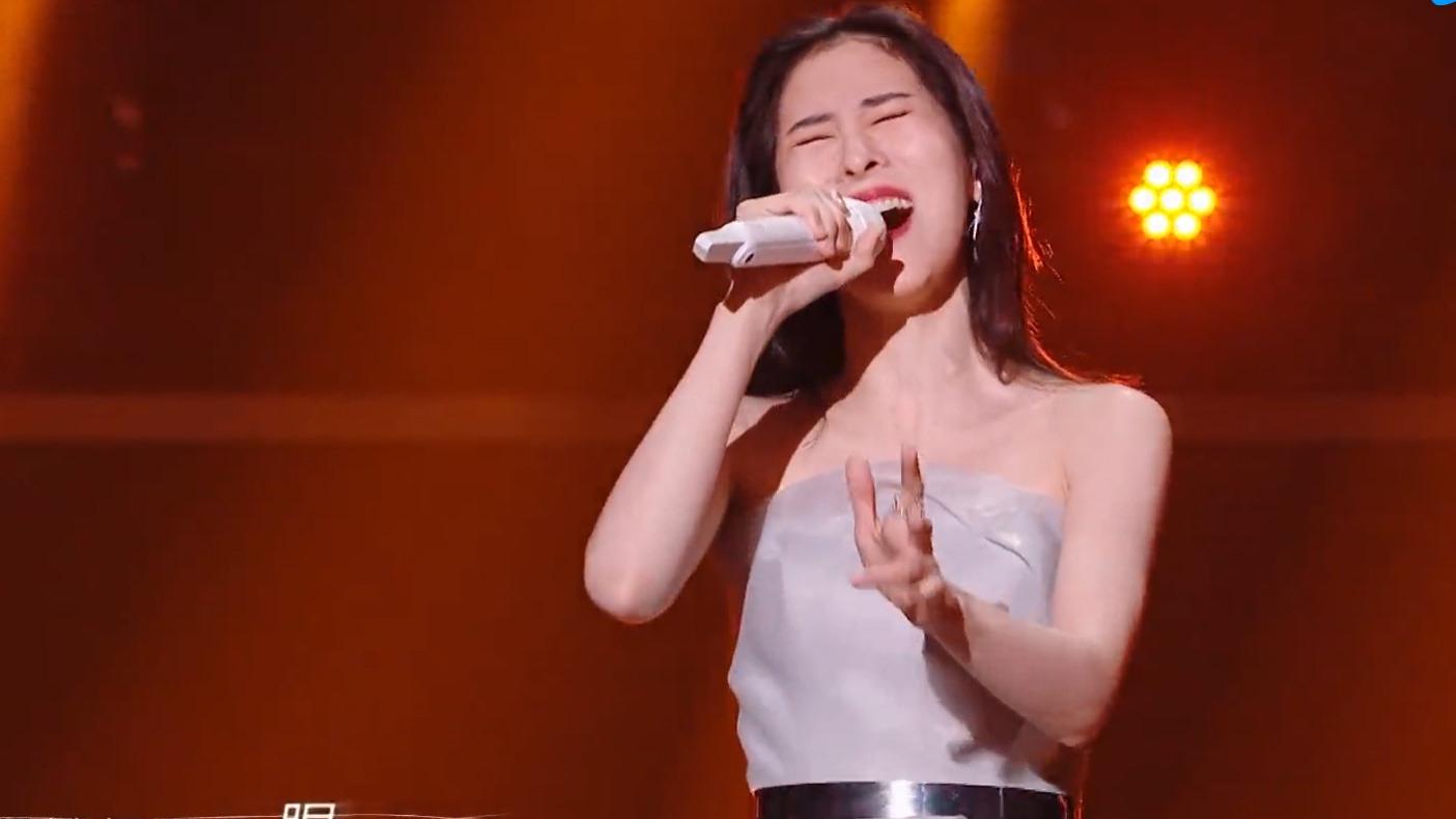 张碧晨太狠了,翻唱网络热歌说超越就超越,丝毫不给原唱留活路!