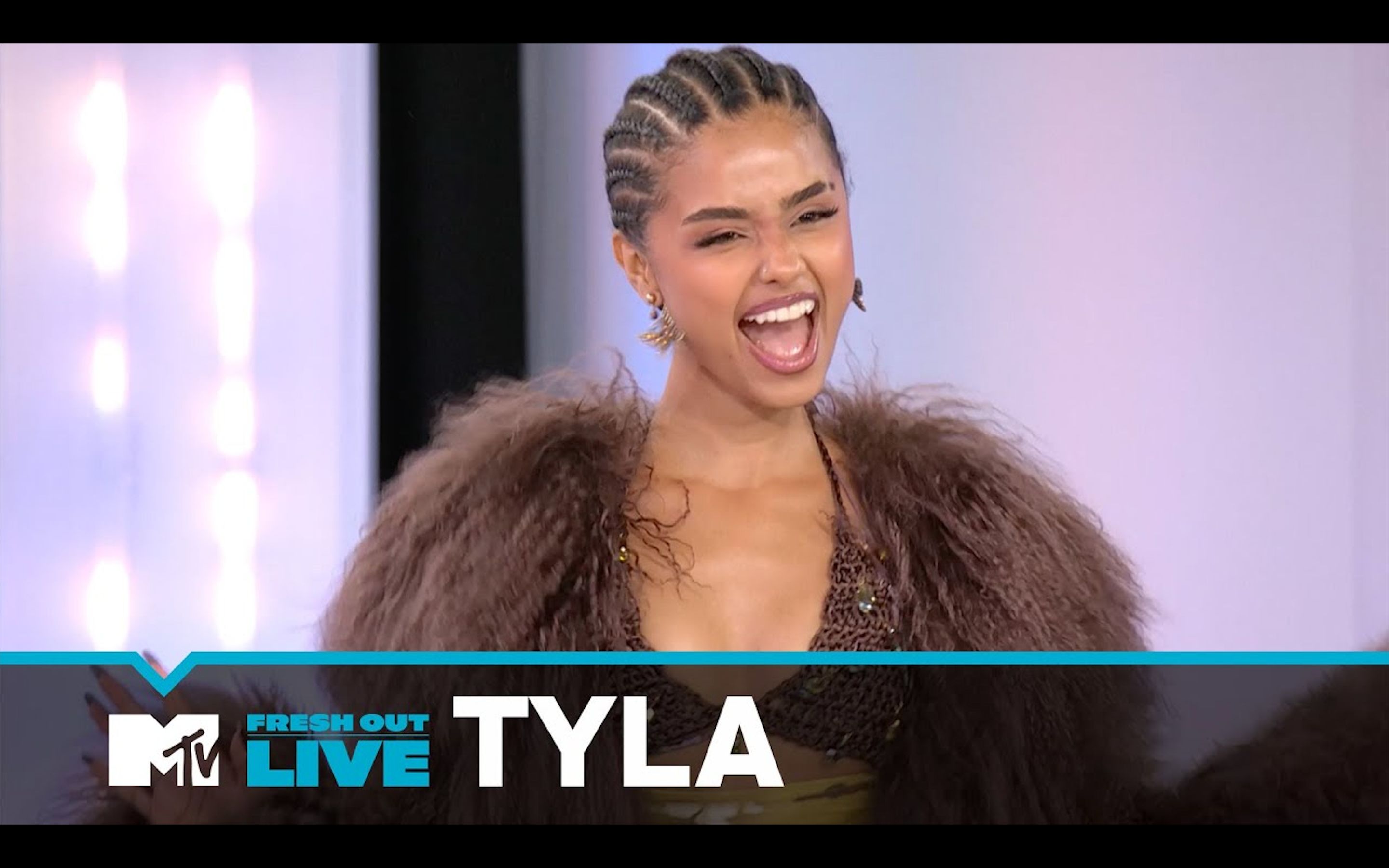 【tyla】tyla聊个人首张音乐专辑《tyla》,与becky g的邂逅与合作及