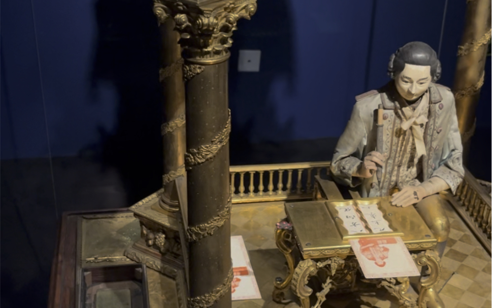 故宫博物院 钟表馆 铜镀金写字机器人钟